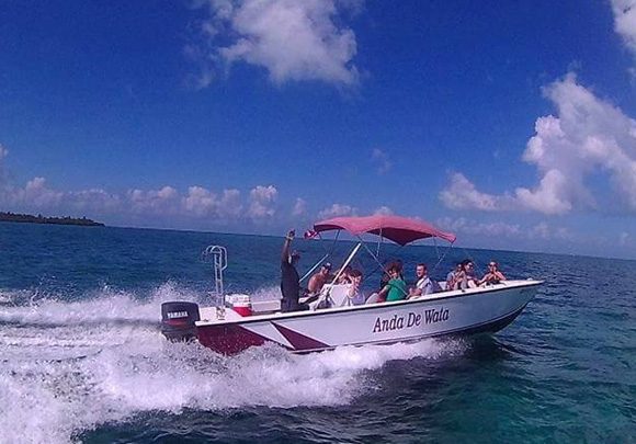 Anda De Wata Tours - Boat - Baby Dax -Snorkel Tours - Snorkeling Belizex